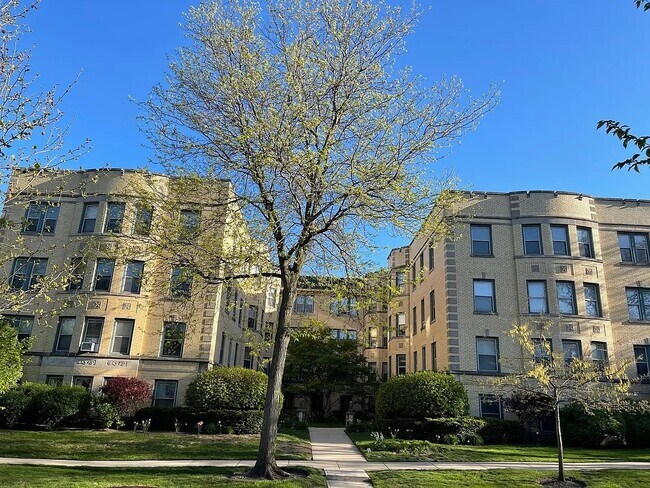 Building Photo - 824 Mulford St