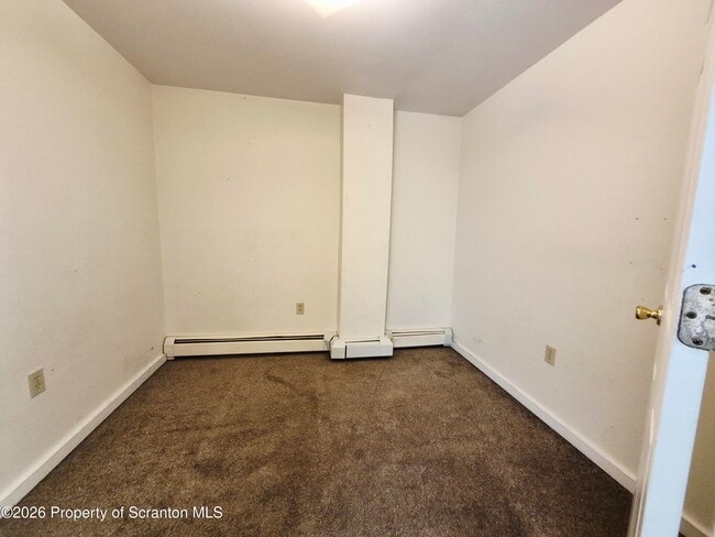 Building Photo - 68 Green Pl