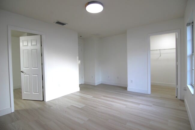 Building Photo - 4635 Chatterton Way