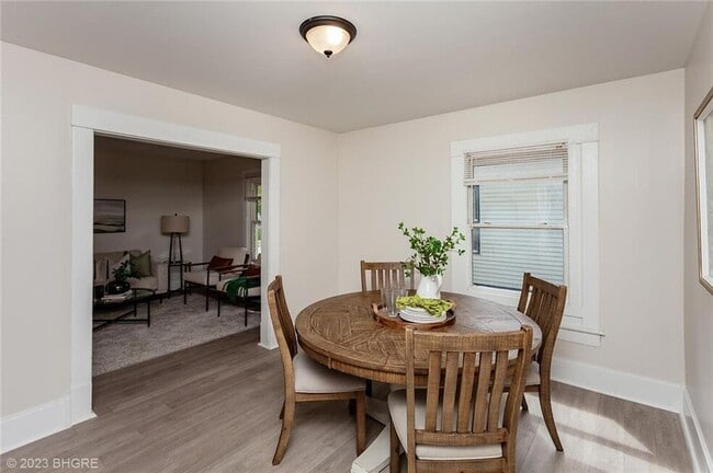 Building Photo - 1215 Clark St