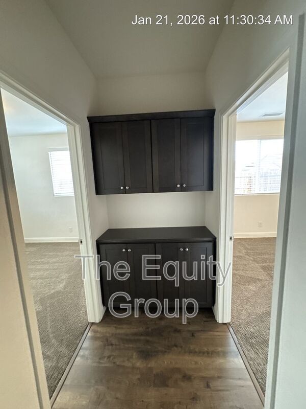 Building Photo - 1829 W Prescott Ave