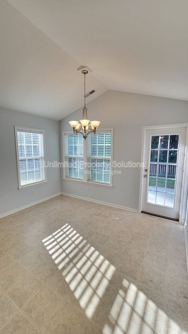 Building Photo - 226 Chambers St