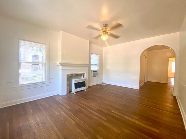 Building Photo - Harris- 3207 1/2