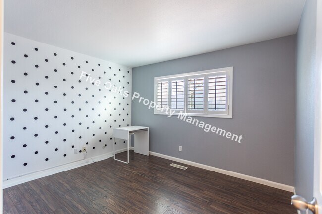 Building Photo - 2815 Stanford Ln