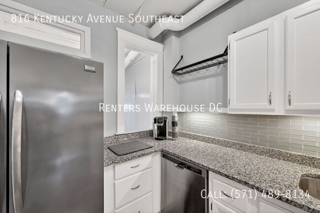 Building Photo - 816 Kentucky Ave SE