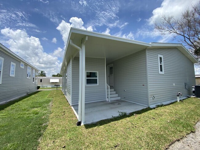 Building Photo - 44 Salem Dr