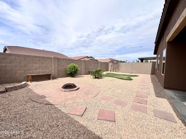 Building Photo - 1418 W Crape Rd