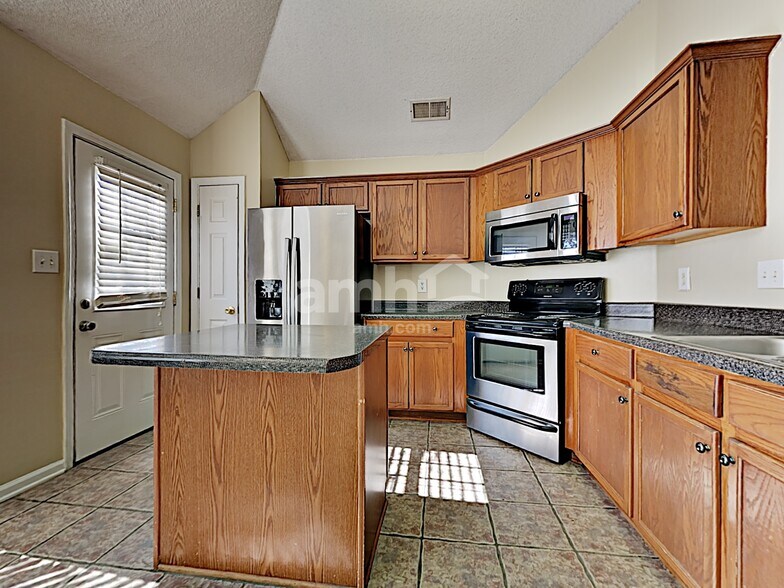 Building Photo - 11215 Wolf Woods Dr