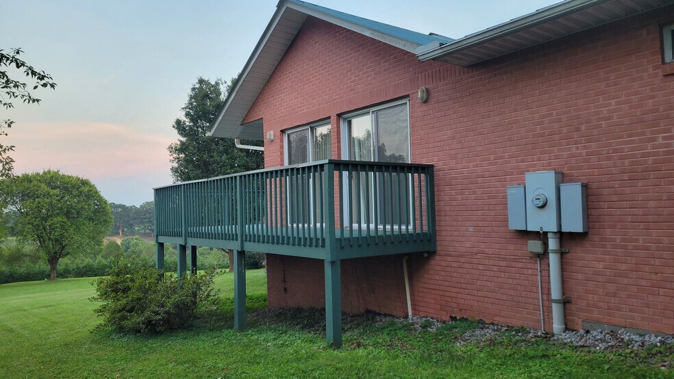 Sunroom Deck - 1835 River Rd