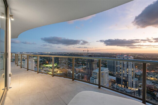 Building Photo - 100 E Las Olas Blvd