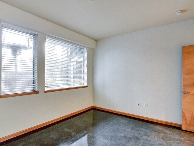 Building Photo - 1125 NW 9th Ave