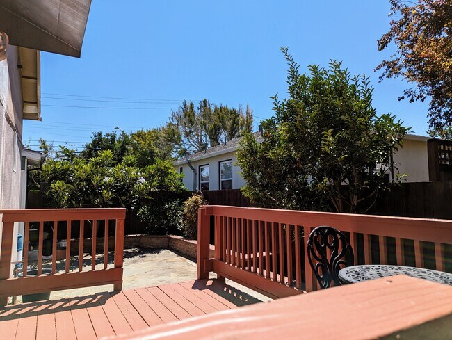 Building Photo - 209 N Idaho St