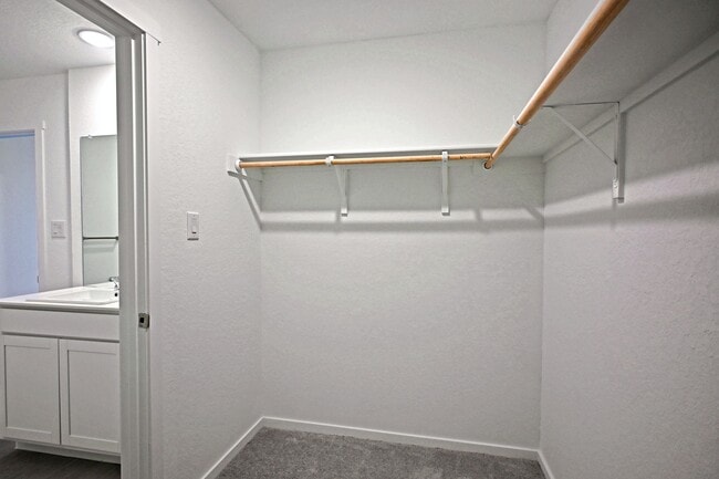 Building Photo - 2429 Legends Crk