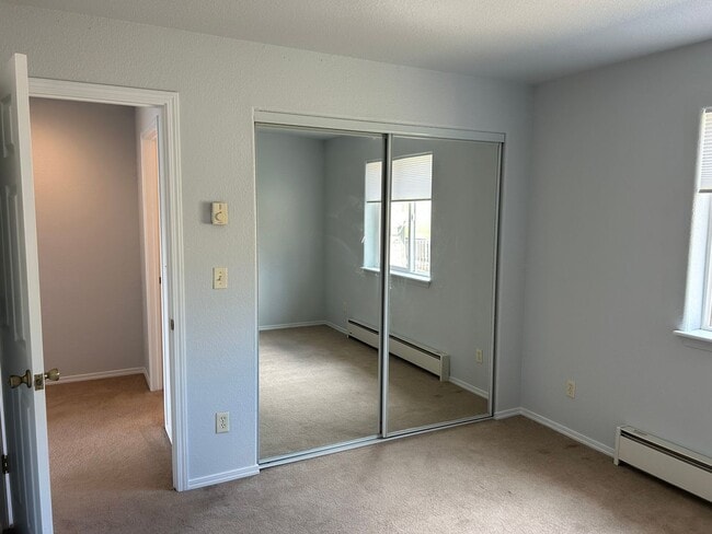 Building Photo - 1201 Wineglass Ct
