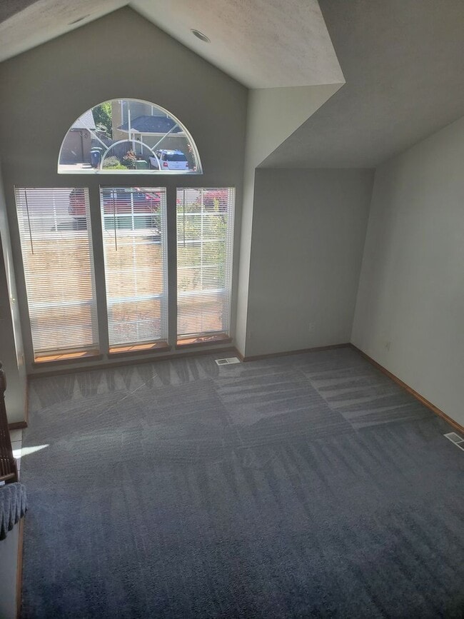 Building Photo - Cozy South Hill Home – 3 Bedrooms | Spacio...