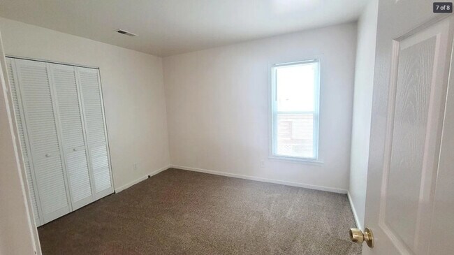 Building Photo - 9305 Fox Run Dr