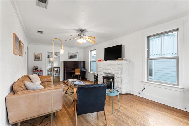 Building Photo - 3007 E 18th St