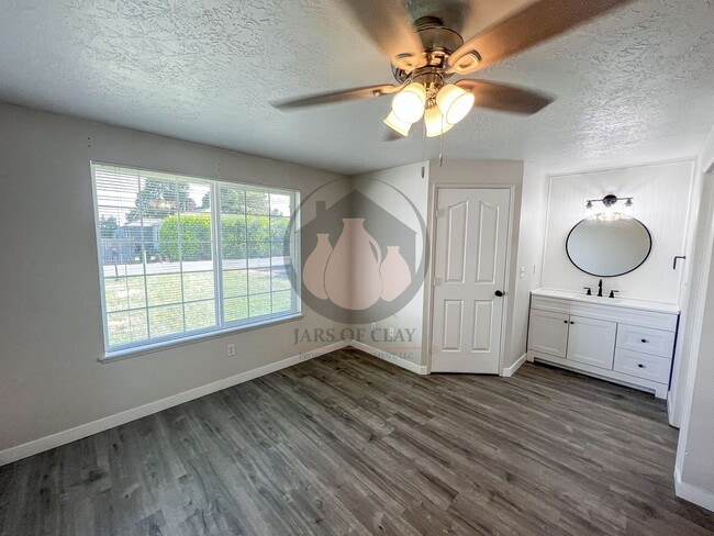 Building Photo - Updated Single Level Home