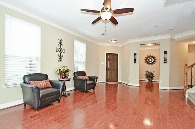 Building Photo - 12225 Medina Lake Dr