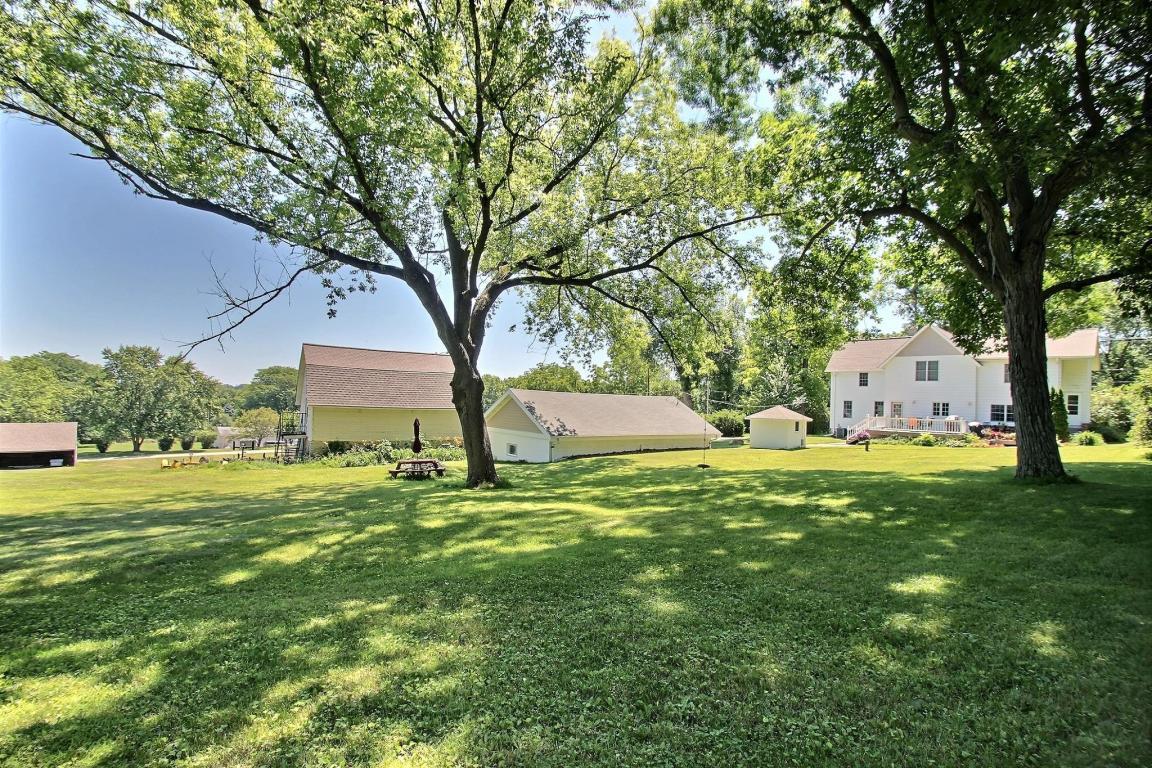 Large yard with fire pit - N40W27368 Glacier Rd