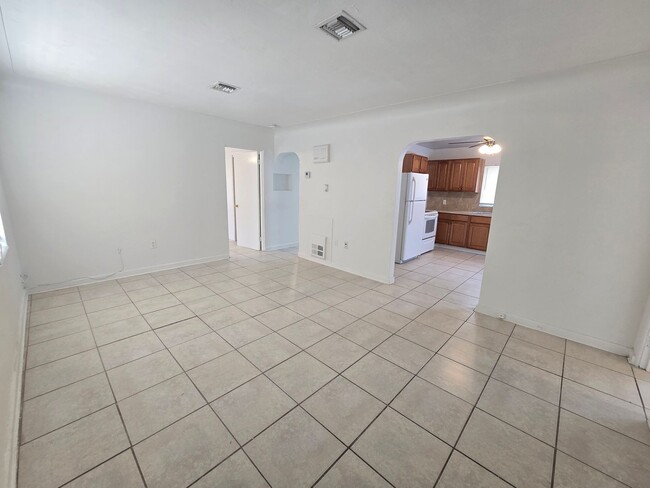 Building Photo - 6328 Brentwood Ave
