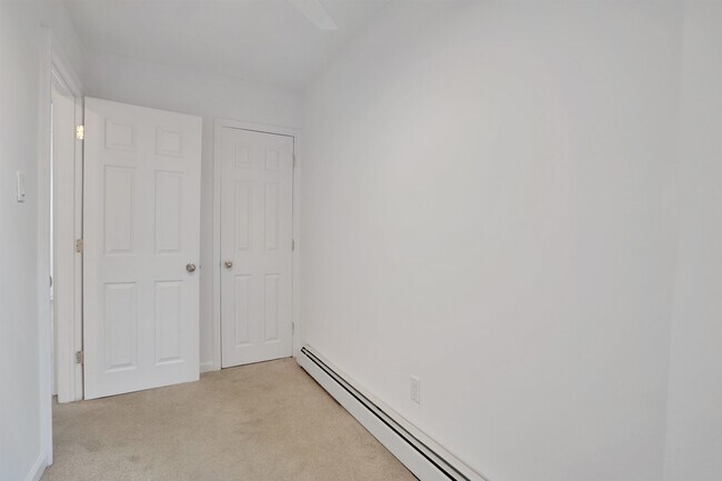 Building Photo - 811 Montgomery St