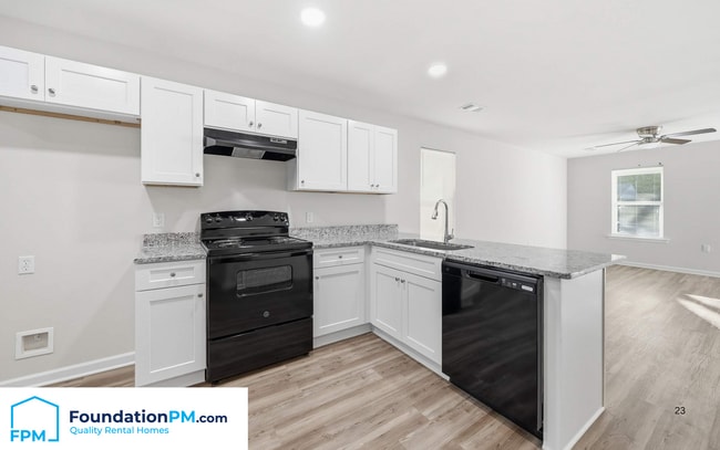 Building Photo - 201 S Center Dr