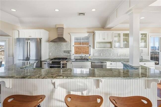 Building Photo - 246 Sand Hill Cove Rd