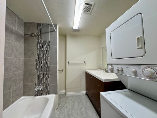 Building Photo - 2 bedroom 1 Bath In Longmont Available NOW!