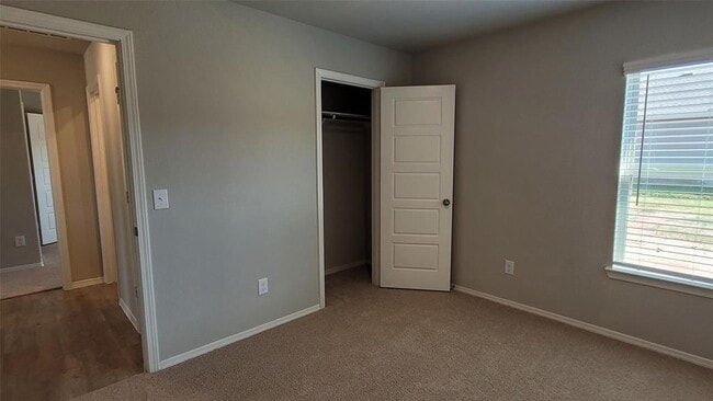 Building Photo - 526 Dalloway St