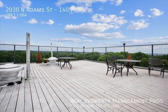 Building Photo - 2030 N Adams St
