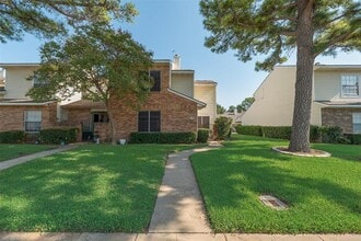 Building Photo - 708 Woodbend Dr