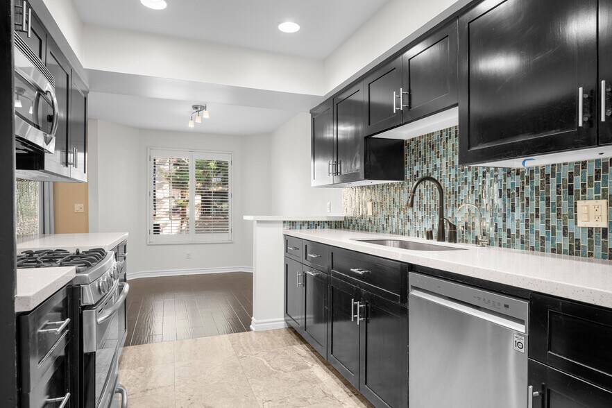 Building Photo - 323 N Jackson St