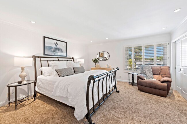 Building Photo - Newport Beach Townhome