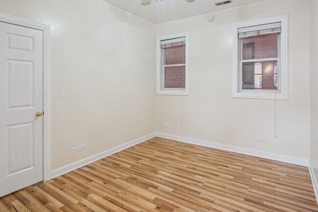 Building Photo - 1136 W Fullerton Ave