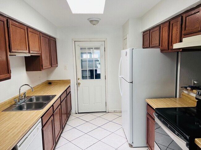 Building Photo - 3823 Windmill St