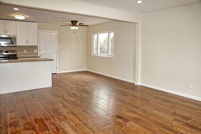 Building Photo - $3,690 / Gorgeous Remolded 3BR/2BA Home in Newark City