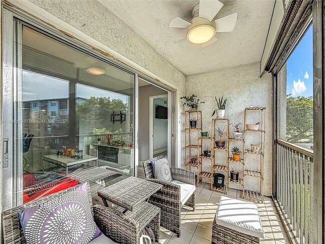 Building Photo - 2228 N Cypress Bend Dr