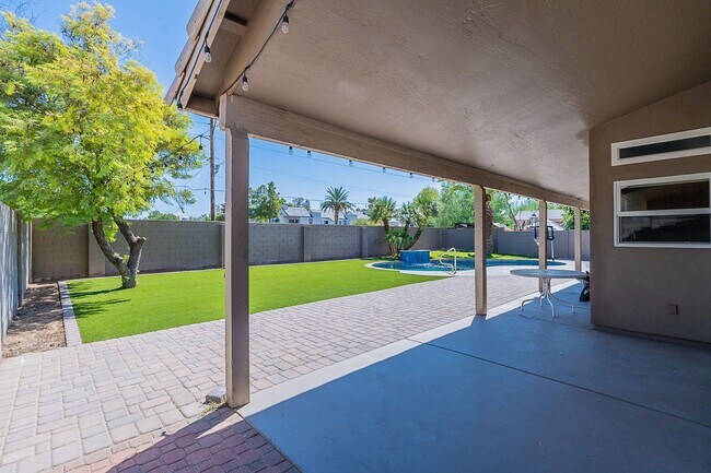 Building Photo - Charming 4-Bedroom Home with Luxurious Poo...