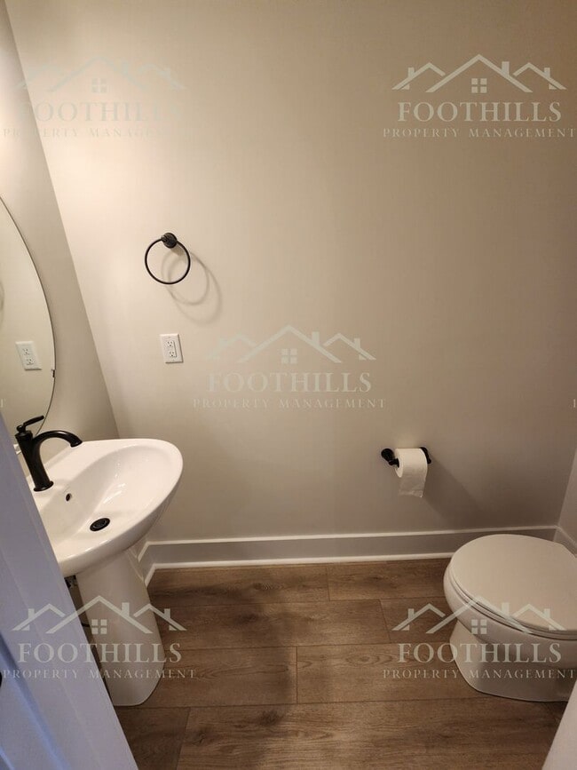 Building Photo - 253 Silo Rdg Dr