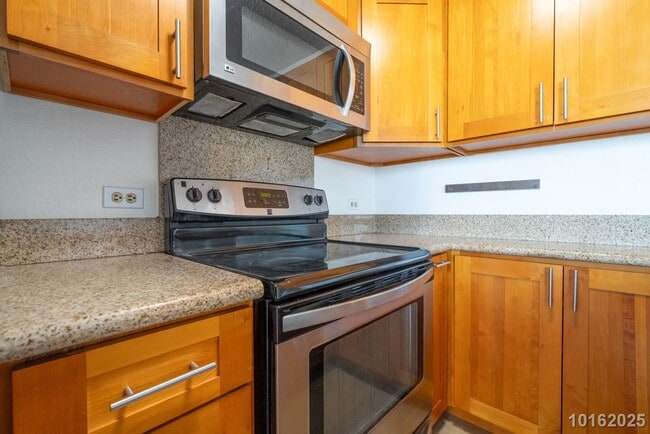 Building Photo - 2 Bed 2 Bath 2 Parking IN PEARL CITY