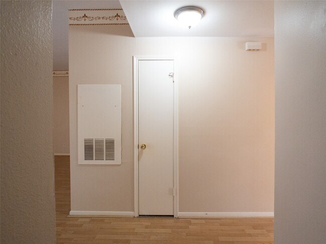 Building Photo - 6500 Harbor Town Dr
