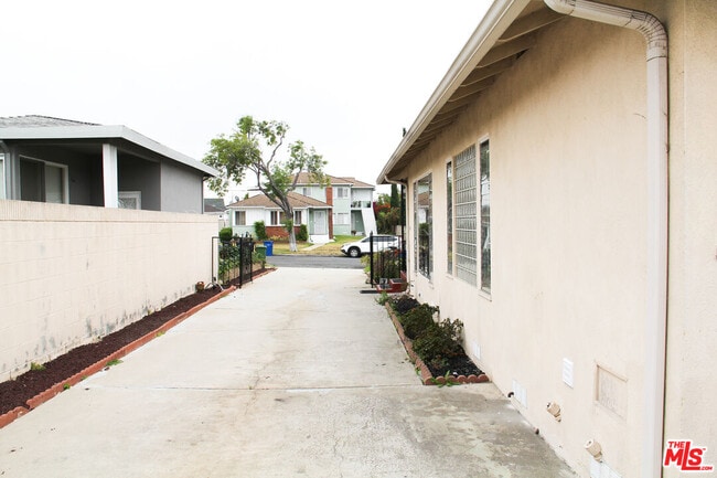 Building Photo - 6263 S La Tijera Blvd