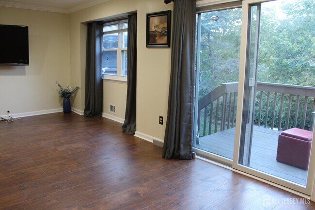 Building Photo - 707 Merrywood Dr