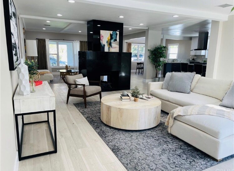 Building Photo - 11516 La Maida St