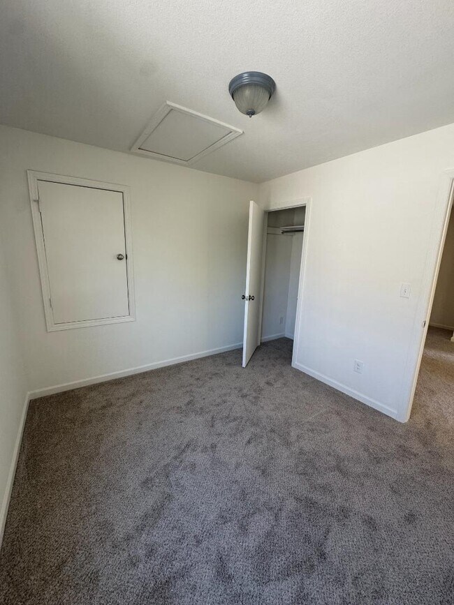 Building Photo - 172 Cloverbrook Dr