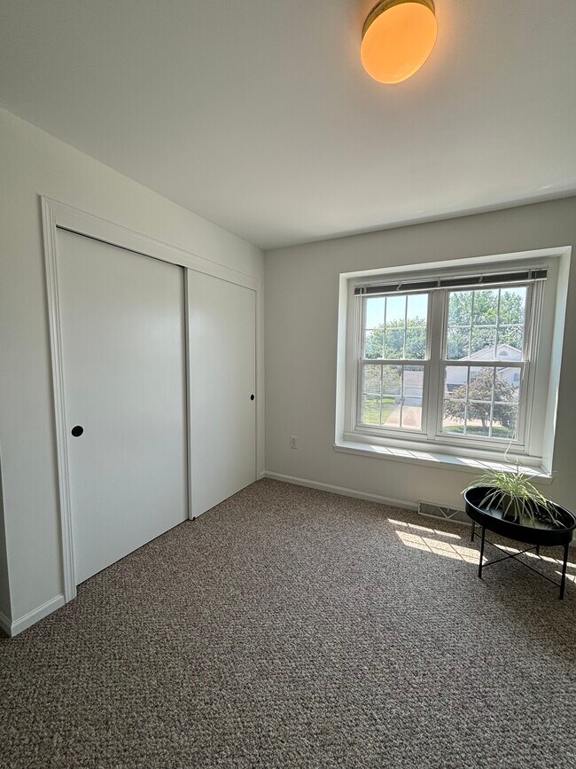 Great sunlight throughout the day - 2218 Patrick Ln