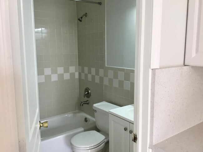 Building Photo - 90 Union Ave