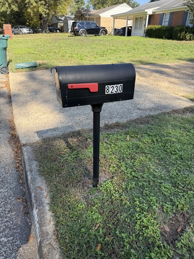 Building Photo - 8230 Elmbrook Dr