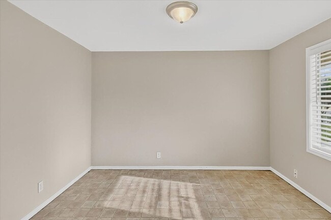 Building Photo - 4729 Prinston- 4bed/1bath- $1,395/month